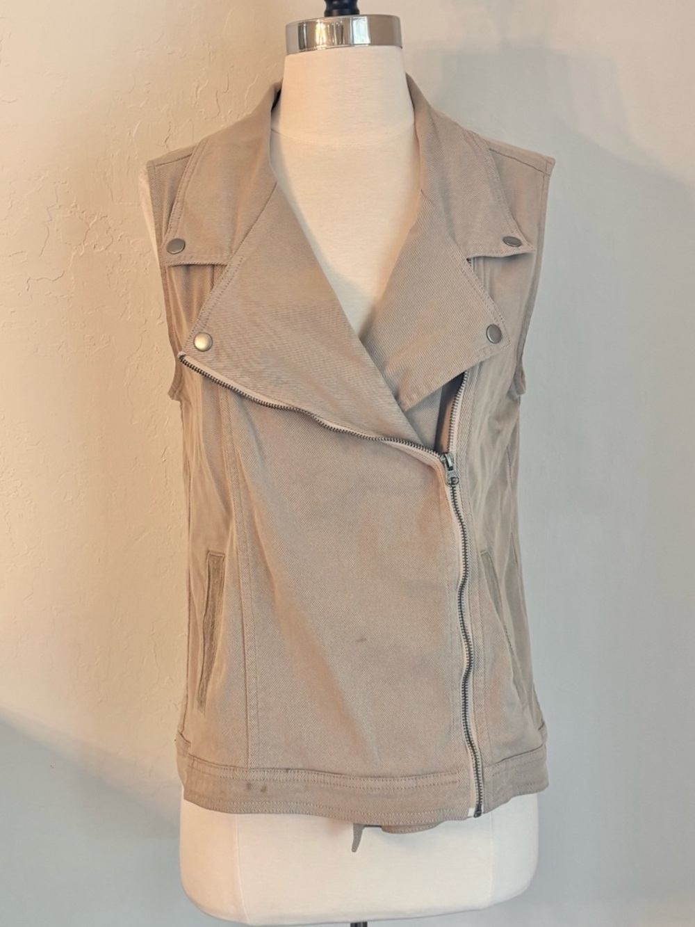 Dylan Sundance Catalog Khaki Cotton Modal Sleeveless Zipup Moto Vest, Sz S